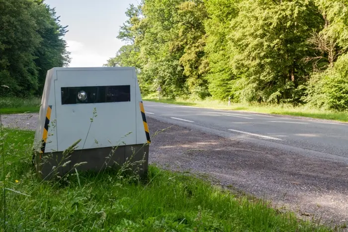 Blitzer auf der A115 in Richtung Berlin, Autobahnabfahrt Kleinmachnow
